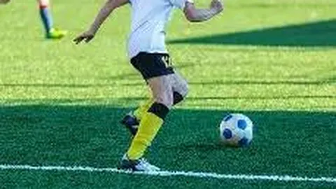 足球赛机器人频繁摔倒非bug，工程师现场解析：系自我防御机制启动